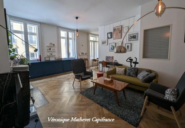RARE APPARTEMENT RENOVE EN PLEIN COEUR DE SAINT-ETIENNE