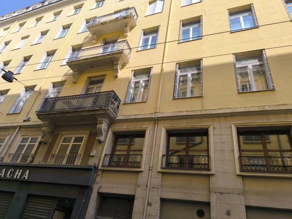 RARE APPARTEMENT RENOVE EN PLEIN COEUR DE SAINT-ETIENNE