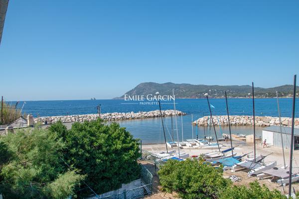 À vendre - La Seyne sur Mer - Anse des Sablettes| Maison de pêcheur les pieds dans l'eau - 126 m²