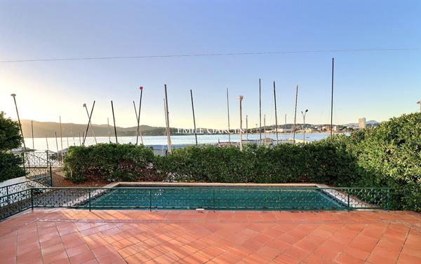 À vendre - La Seyne sur Mer - Anse des Sablettes| Maison de pêcheur les pieds dans l'eau - 126 m²