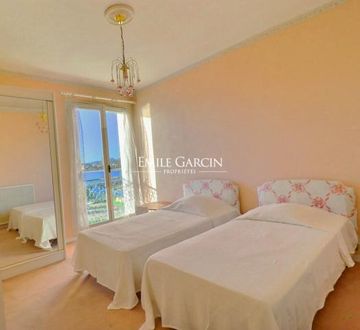 À vendre - La Seyne sur Mer - Anse des Sablettes| Maison de pêcheur les pieds dans l'eau - 126 m²