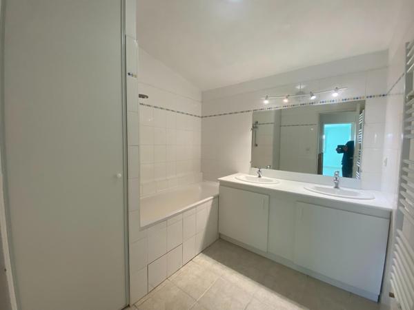 5MN EST VILLEFRANCHE T4 EN DUPLEX, 92M² HAB, JARDIN,GARAGE et une TERRASSE avec une belle vue dégagée