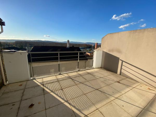 5MN EST VILLEFRANCHE T4 EN DUPLEX, 92M² HAB, JARDIN,GARAGE et une TERRASSE avec une belle vue dégagée
