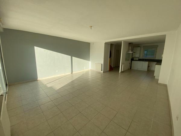 5MN EST VILLEFRANCHE T4 EN DUPLEX, 92M² HAB, JARDIN,GARAGE et une TERRASSE avec une belle vue dégagée