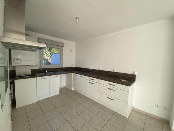 5MN EST VILLEFRANCHE T4 EN DUPLEX, 92M² HAB, JARDIN,GARAGE et une TERRASSE avec une belle vue dégagée