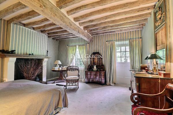 A vendre, proche de Rambouillet, corps de ferme du 18ème siècle et son parc de 7 hectares