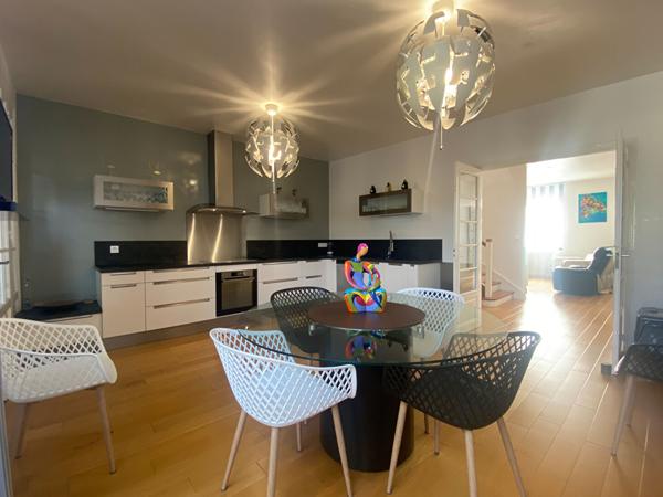 Vente
                Maison112,5 m² - 5 Pièces -
                    ROYAN (17200)