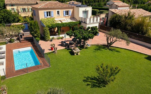 Maison à vendre    6 pièces •  Aramon