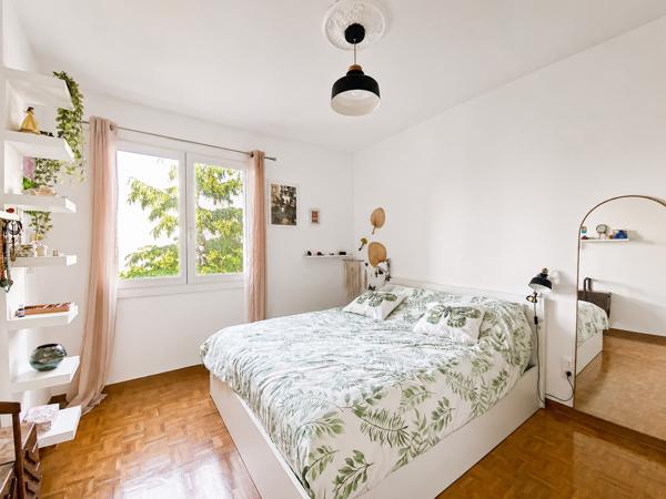 Appartement
         4 pièces
        - 78 m² 255 000 € *