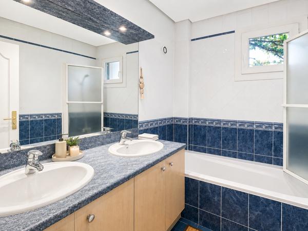 Appartement
         4 pièces
        - 78 m² 255 000 € *