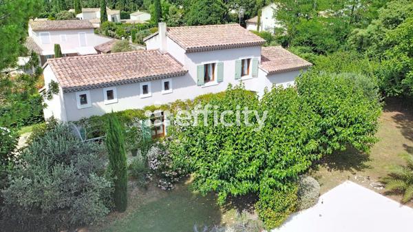 Maison
         5 pièces
        - 128 m² 740 000 € *