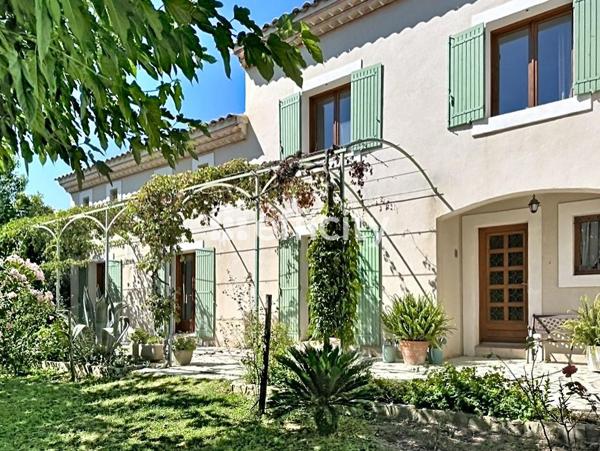 Maison
         5 pièces
        - 128 m² 740 000 € *