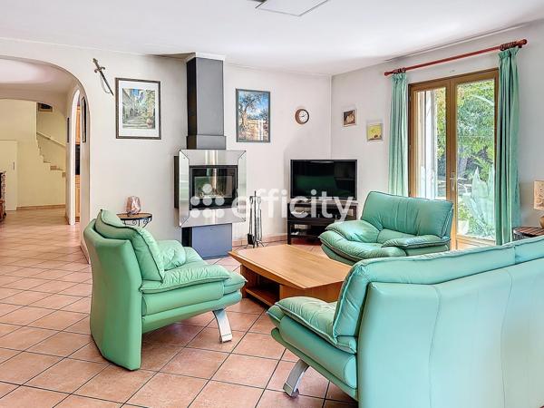 Maison
         5 pièces
        - 128 m² 740 000 € *