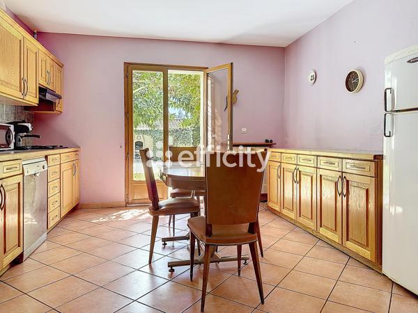Maison
         5 pièces
        - 128 m² 740 000 € *
