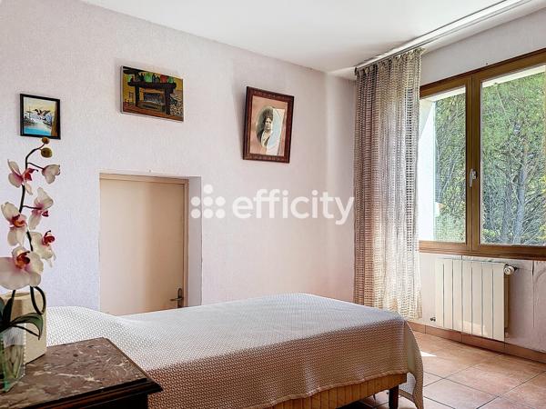 Maison
         5 pièces
        - 128 m² 740 000 € *