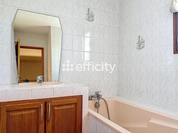 Maison
         5 pièces
        - 128 m² 740 000 € *
