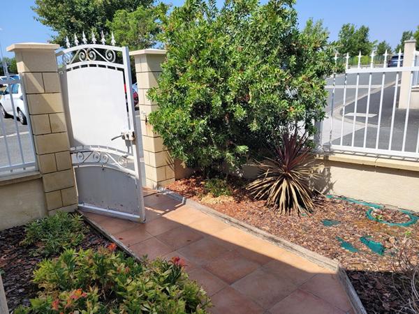 ROCHEFORT - Maison de  plain-pied  - 3 chambres - 2 garages - jardin