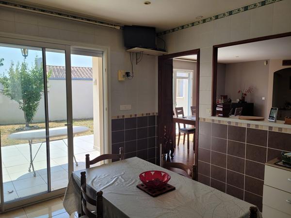 ROCHEFORT - Maison de  plain-pied  - 3 chambres - 2 garages - jardin