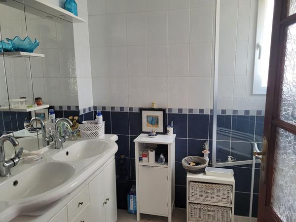 ROCHEFORT - Maison de  plain-pied  - 3 chambres - 2 garages - jardin