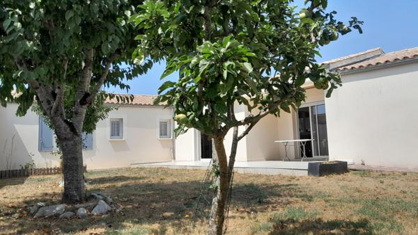 ROCHEFORT - Maison de  plain-pied  - 3 chambres - 2 garages - jardin
