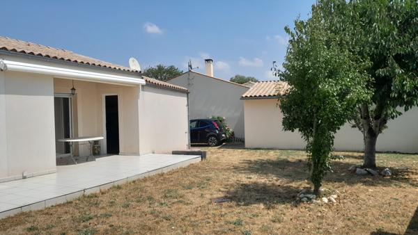 ROCHEFORT - Maison de  plain-pied  - 3 chambres - 2 garages - jardin