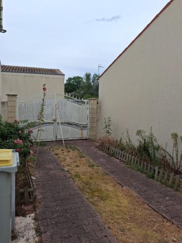 ROCHEFORT - Maison de  plain-pied  - 3 chambres - 2 garages - jardin