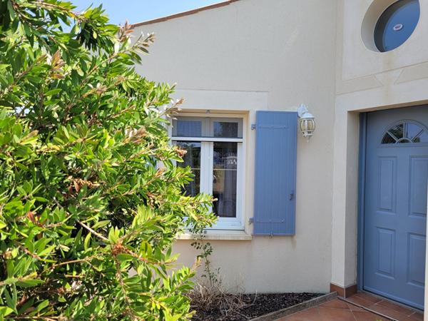 ROCHEFORT - Maison de  plain-pied  - 3 chambres - 2 garages - jardin
