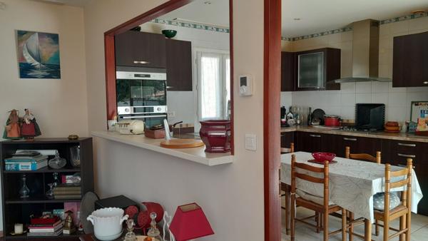 ROCHEFORT - Maison de  plain-pied  - 3 chambres - 2 garages - jardin