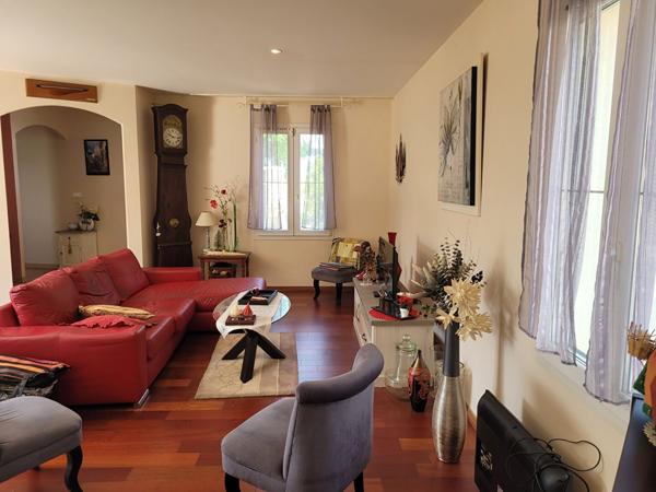 ROCHEFORT - Maison de  plain-pied  - 3 chambres - 2 garages - jardin
