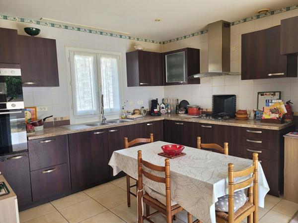ROCHEFORT - Maison de  plain-pied  - 3 chambres - 2 garages - jardin