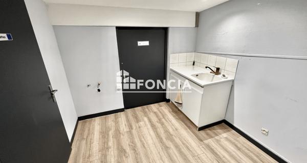 Location Local commercial 1 pièce 27 m² - Saint-péray 07130