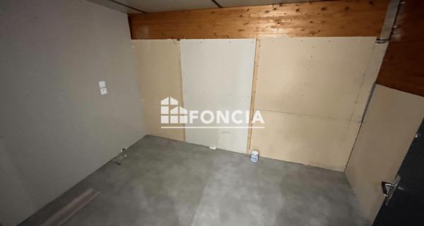Location Local commercial 1 pièce 27 m² - Saint-péray 07130