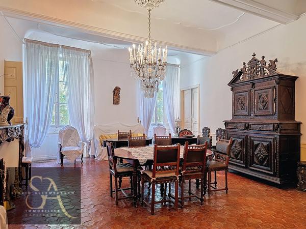 Immeuble à rénover – Fort potentiel en centre-ville de Limoux