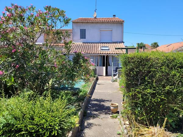 ROCHEFORT quartier recherché maison de 115 m² de type 5 - jardin et dépendance
