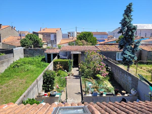 ROCHEFORT quartier recherché maison de 115 m² de type 5 - jardin et dépendance