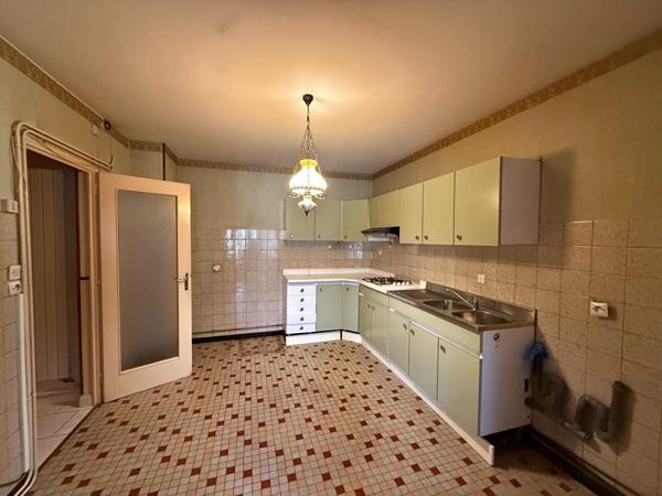 ROCHEFORT quartier recherché maison de 115 m² de type 5 - jardin et dépendance