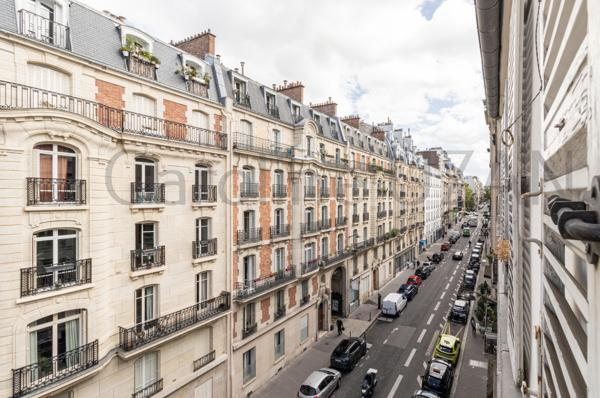 Appartement 3 pièces, 2 chambres situé rue de Tocqueville 75017 Paris, au 1er étage/4