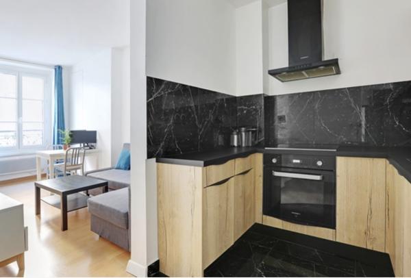 Appartement 3 pièces, 2 chambres situé rue de Tocqueville 75017 Paris, au 1er étage/4