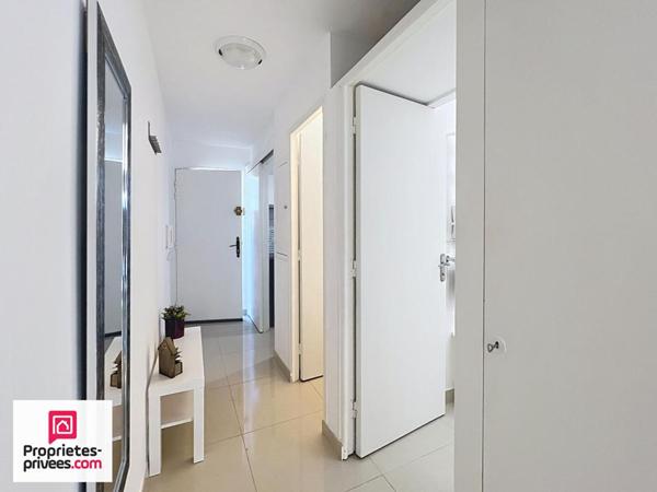 LE LAVANDOU Appartement traversant rénové à 100 m de la plage