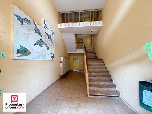 LE LAVANDOU Appartement traversant rénové à 100 m de la plage