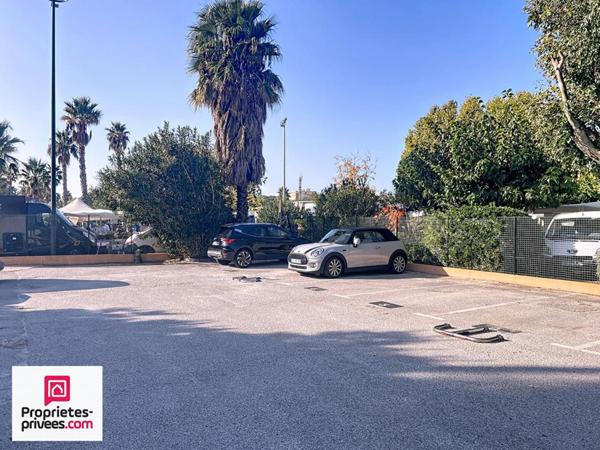 LE LAVANDOU Appartement traversant rénové à 100 m de la plage