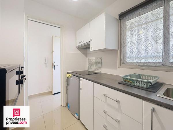 LE LAVANDOU Appartement traversant rénové à 100 m de la plage