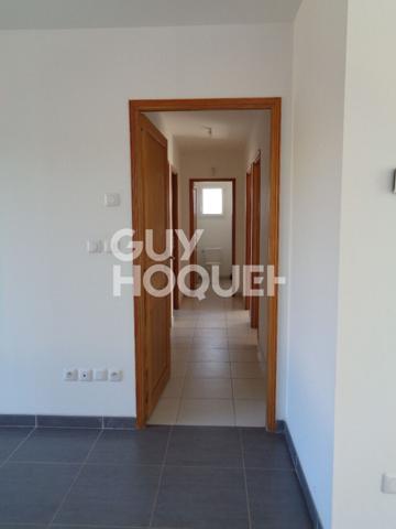 Maison de plain-pied avec 3 chambres, garage et jardin