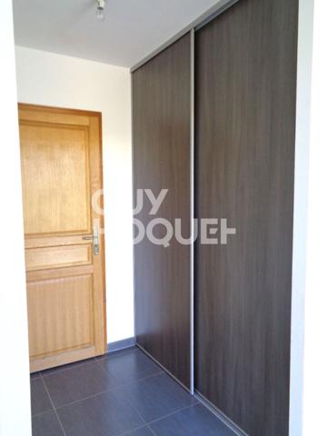 Maison de plain-pied avec 3 chambres, garage et jardin