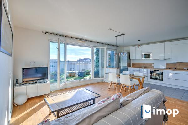 Lumineux 3 pièces 2 chambres avec terrasse vue dégagée