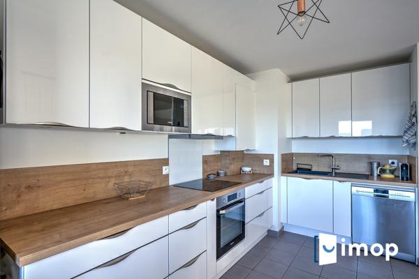 Lumineux 3 pièces 2 chambres avec terrasse vue dégagée