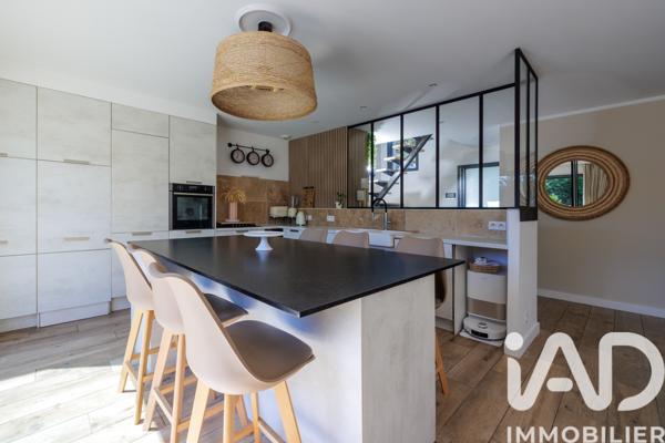 Maison à vendre 7 pièces 179 m² Cailloux-sur-Fontaines