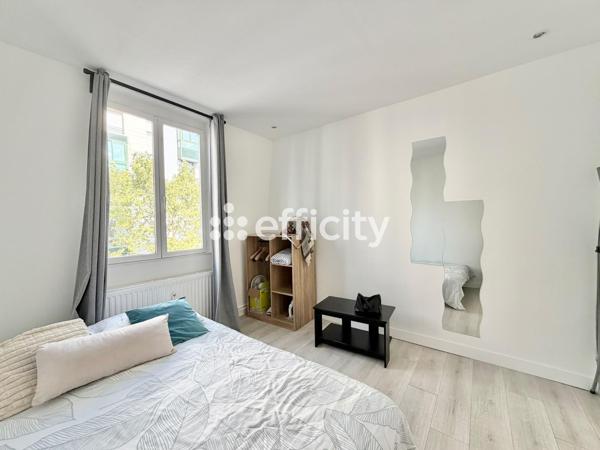 Appartement
         1 pièce
        - 16 m² 140 000 € *