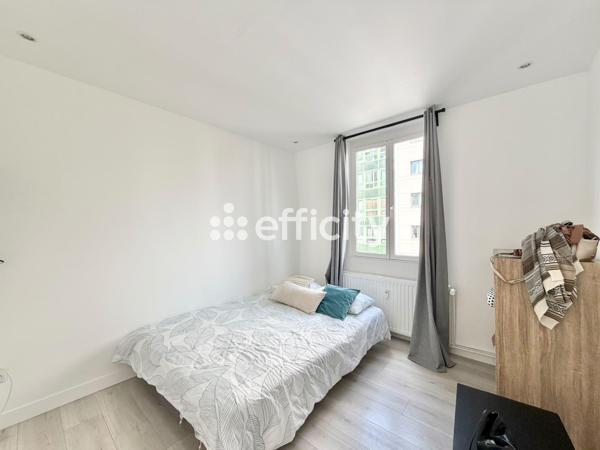 Appartement
         1 pièce
        - 16 m² 140 000 € *