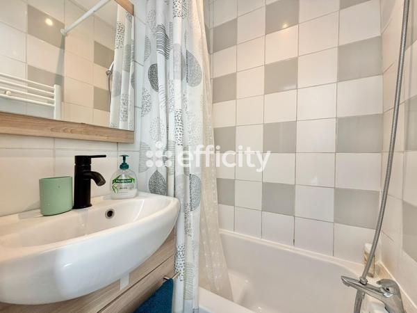 Appartement
         1 pièce
        - 16 m² 140 000 € *